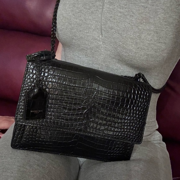 black leather hand bag with crocodile print. Can wear as hand bag or cross over. - Picture 8 of 9